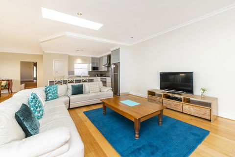 Inner Western Suburbs Retreat - Queensland Tourism 9