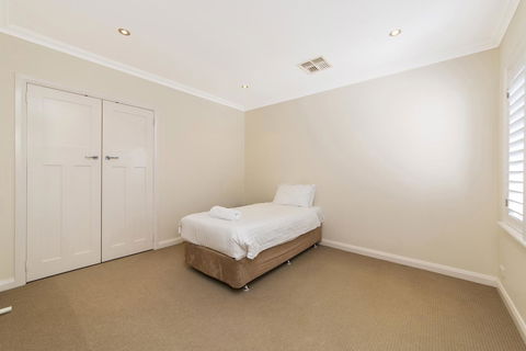 Inner Western Suburbs Retreat - Queensland Tourism 28