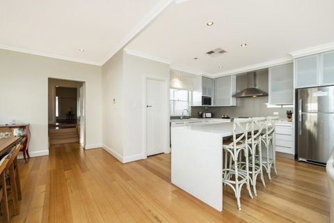 Inner Western Suburbs Retreat - Queensland Tourism 10