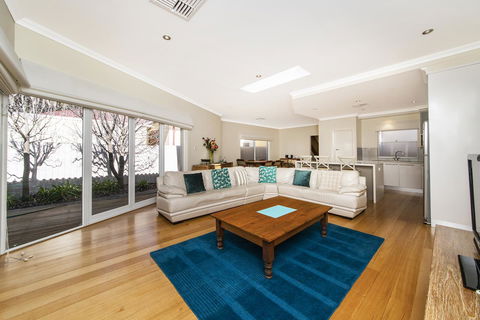 Inner Western Suburbs Retreat - Queensland Tourism 8