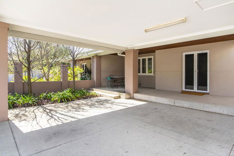 Inner Western Suburbs Retreat - Queensland Tourism 38