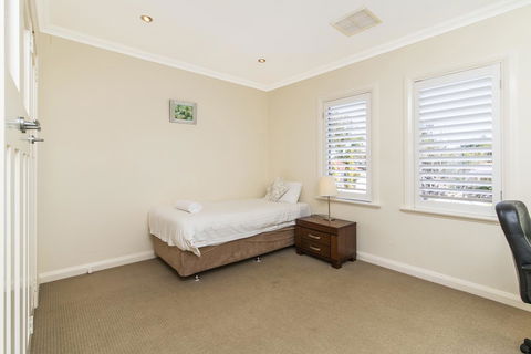 Inner Western Suburbs Retreat - Queensland Tourism 32