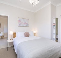 Light bright quality river views Free parking - QLD Tourism