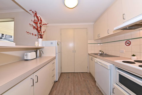 Inner Perth CBD 1X1 Apartment: 605451 - QLD Tourism 13