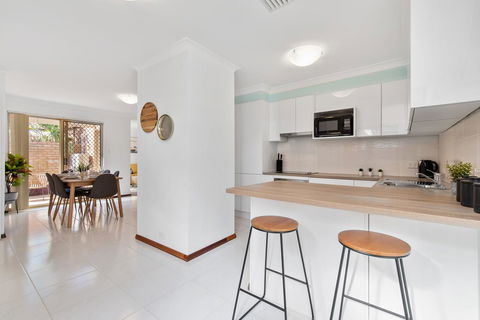 Applecross Village Residence - QLD Tourism 11