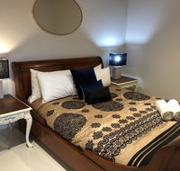 Beach Studio - Queensland Tourism