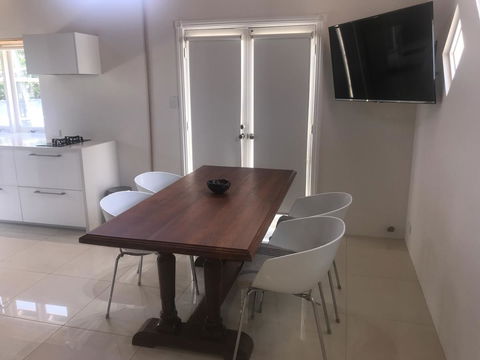 Beach Studio - Queensland Tourism 6