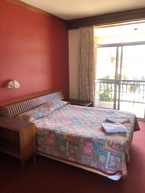 Kambalda Hotel - QLD Tourism 12
