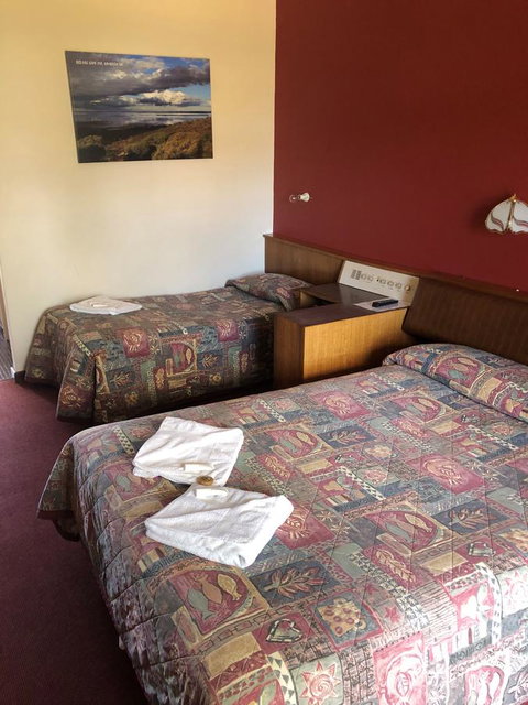 Kambalda Hotel - QLD Tourism 6