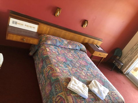 Kambalda Hotel - QLD Tourism 3