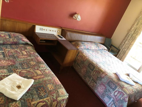 Kambalda Hotel - QLD Tourism 9