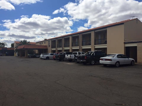 Kambalda Hotel - QLD Tourism 25