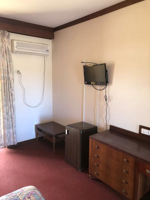 Kambalda Hotel - QLD Tourism 1