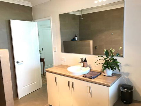 The Mains Guest House 2 Bedroom Farm Stay - QLD Tourism 9