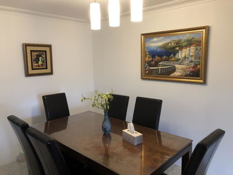 Charming Quiet Lodge-2 Minutes Walk To Shopping Complex - Queensland Tourism 4