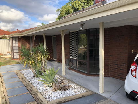 Charming Quiet Lodge-2 Minutes Walk To Shopping Complex - Queensland Tourism 24