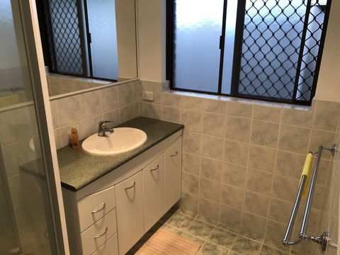 Charming Quiet Lodge-2 Minutes Walk To Shopping Complex - Queensland Tourism 15