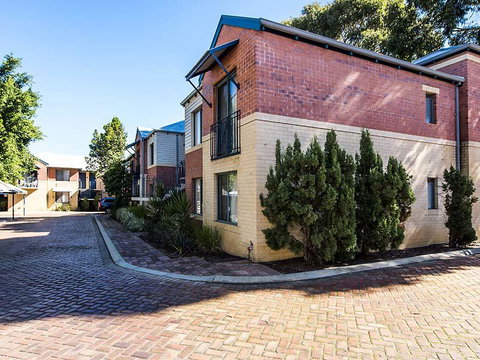 Subiaco Village 28 - Queensland Tourism 24