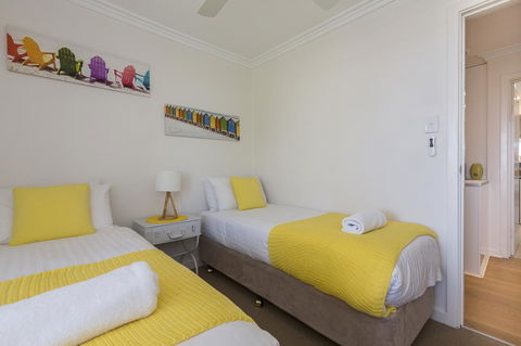 Cottesloe Beach Pines Apartment - Queensland Tourism 7