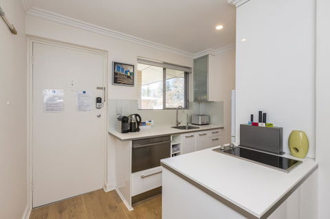 Cottesloe Beach Pines Apartment - Queensland Tourism 3