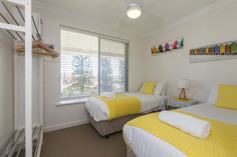 Cottesloe Beach Pines Apartment - Queensland Tourism 8