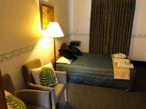 The Palace Hotel - QLD Tourism 7