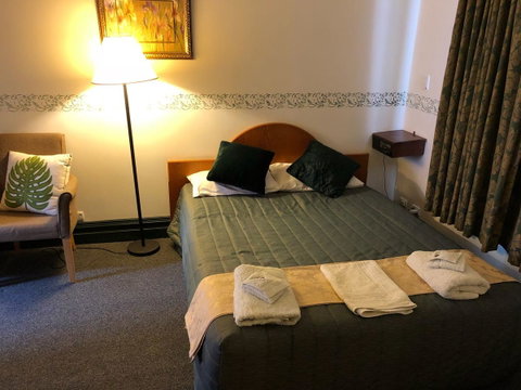 The Palace Hotel - QLD Tourism 4