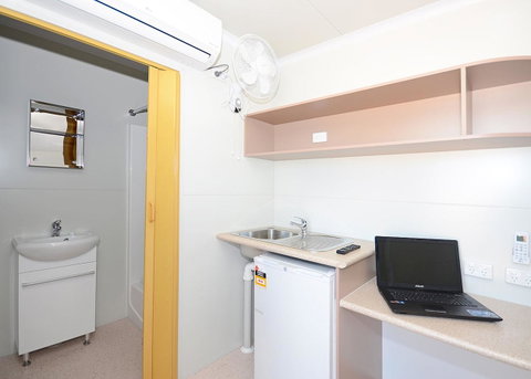 Meekatharra Accommodation Centre - QLD Tourism 9