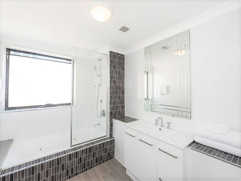 Perth West End Apartment 504 - QLD Tourism 15