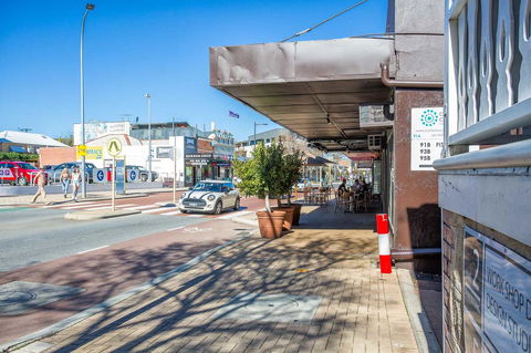 Fremantle Coastal Stay - 1 Bedroom Central Apartment - Queensland Tourism 13