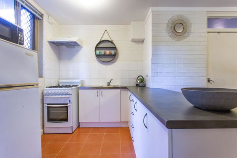 Fremantle Coastal Stay - 1 Bedroom Central Apartment - Queensland Tourism 3