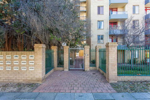 Fremantle Coastal Stay - 1 Bedroom Central Apartment - Queensland Tourism 11