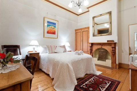 Annie's Victorian Terrace Accommodation Fremantle - QLD Tourism 13