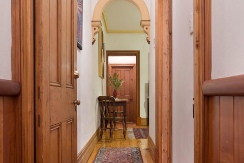 Annie's Victorian Terrace Accommodation Fremantle - QLD Tourism 3