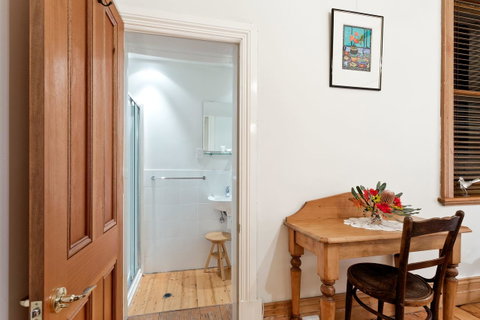Annie's Victorian Terrace Accommodation Fremantle - QLD Tourism 12