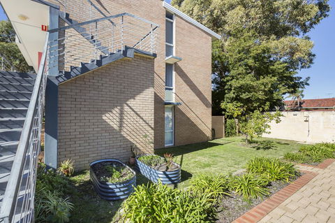 Cottesloe Tree Top Studio - Executive Escapes - Queensland Tourism 9