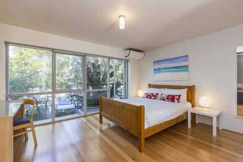 Cottesloe Tree Top Studio - Executive Escapes - Queensland Tourism 7