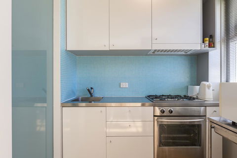 Cottesloe Tree Top Studio - Executive Escapes - Queensland Tourism 4
