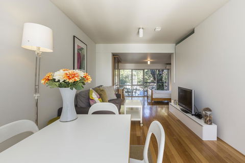 Cottesloe Tree Top Studio - Executive Escapes - Queensland Tourism 2