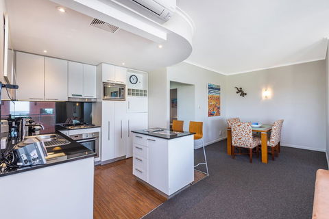 A 406 FANTASTIC OCEAN BEACH And MARINA VIEW APT - MANDURAH - QLD Tourism 21