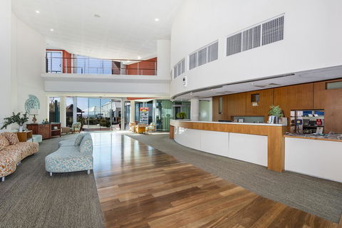 A 406 FANTASTIC OCEAN BEACH And MARINA VIEW APT - MANDURAH - QLD Tourism 6