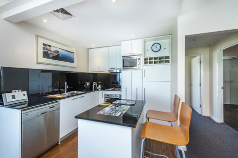 A 406 FANTASTIC OCEAN BEACH And MARINA VIEW APT - MANDURAH - QLD Tourism 19