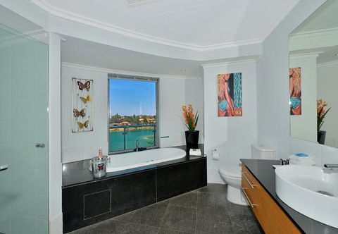 A 406 FANTASTIC OCEAN BEACH And MARINA VIEW APT - MANDURAH - QLD Tourism 30