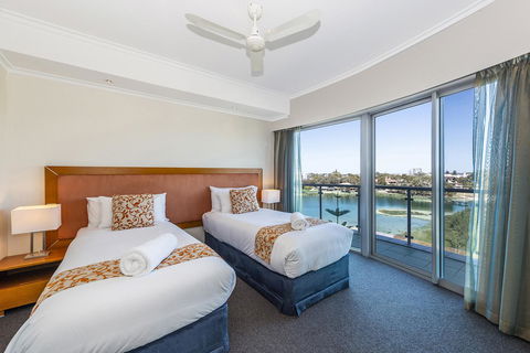 A 406 FANTASTIC OCEAN BEACH And MARINA VIEW APT - MANDURAH - QLD Tourism 17