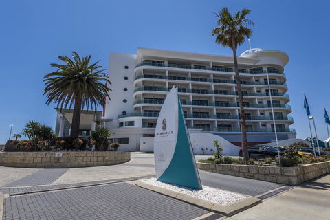 A 406 FANTASTIC OCEAN BEACH And MARINA VIEW APT - MANDURAH - QLD Tourism 3