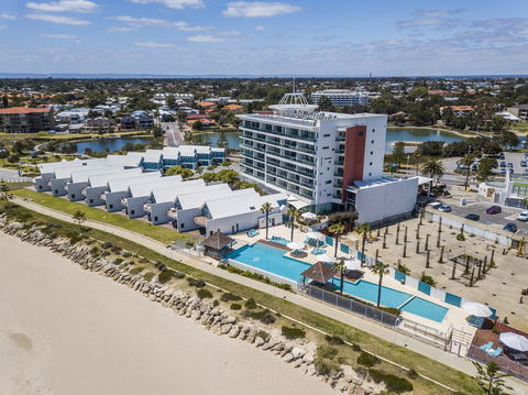 A 406 FANTASTIC OCEAN BEACH And MARINA VIEW APT - MANDURAH - QLD Tourism 7