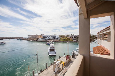 The Marina Hotel - Mindarie - Queensland Tourism 2