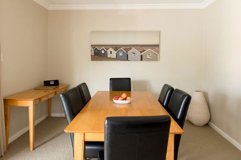 The Marina Hotel - Mindarie - Queensland Tourism 25