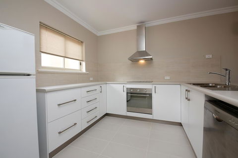 The Marina Hotel - Mindarie - Queensland Tourism 8