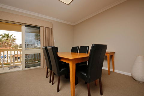 The Marina Hotel - Mindarie - Queensland Tourism 11